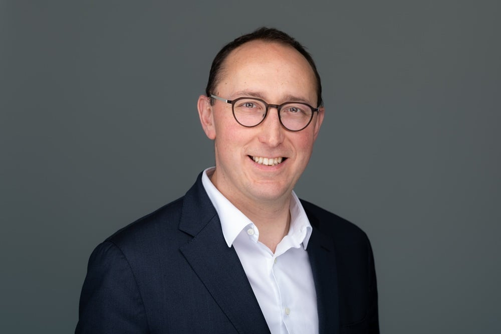 Head and shoulders portrait picture of Horse Powertrain Chief Strategy and Partnerships Officer Arnaud Fages