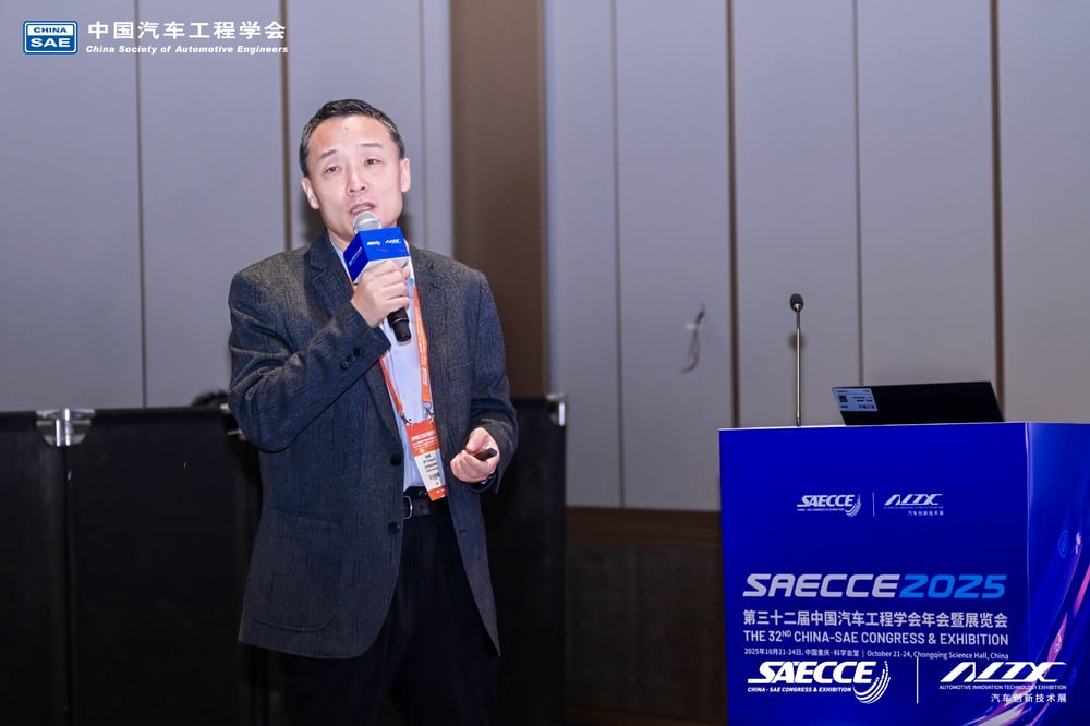 ADI_8358-opq4051158972