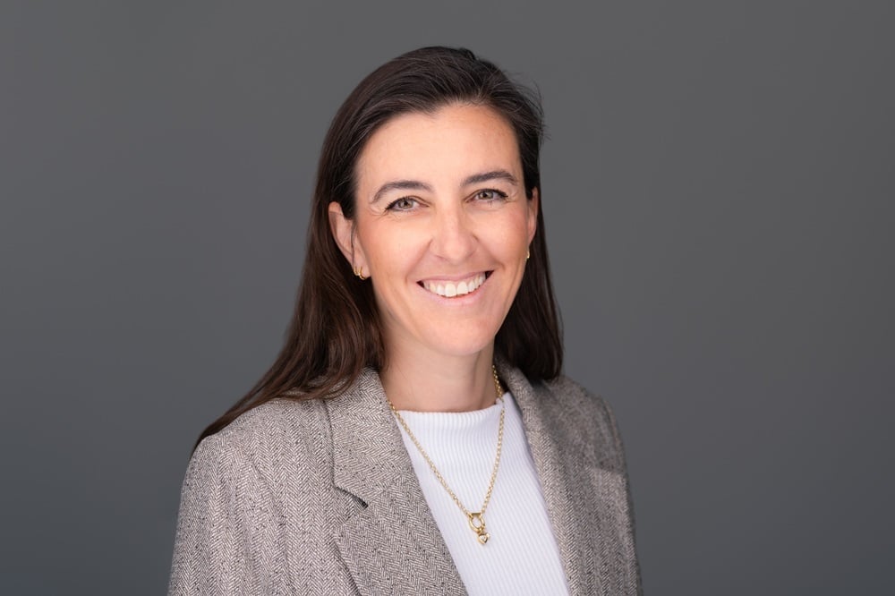 Head and shoulders portrait picture of Horse Powertrain Chief Legal and Compliance Officer Clémence Auroy-Vernin