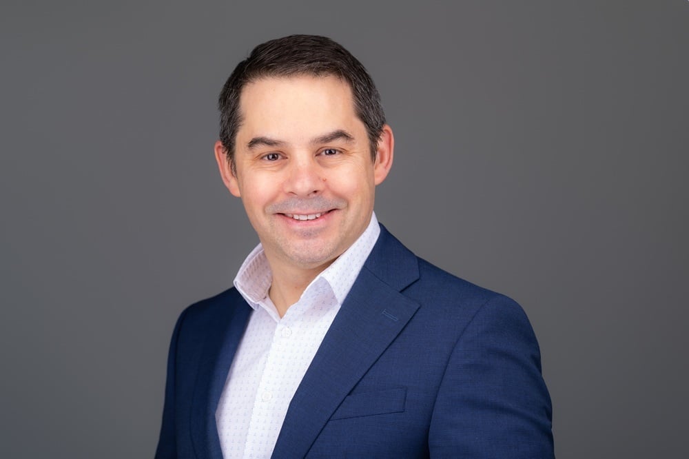 Head and shoulders portrait picture of Horse Powertrain Chief Human Resources Officer Juan Ferrera